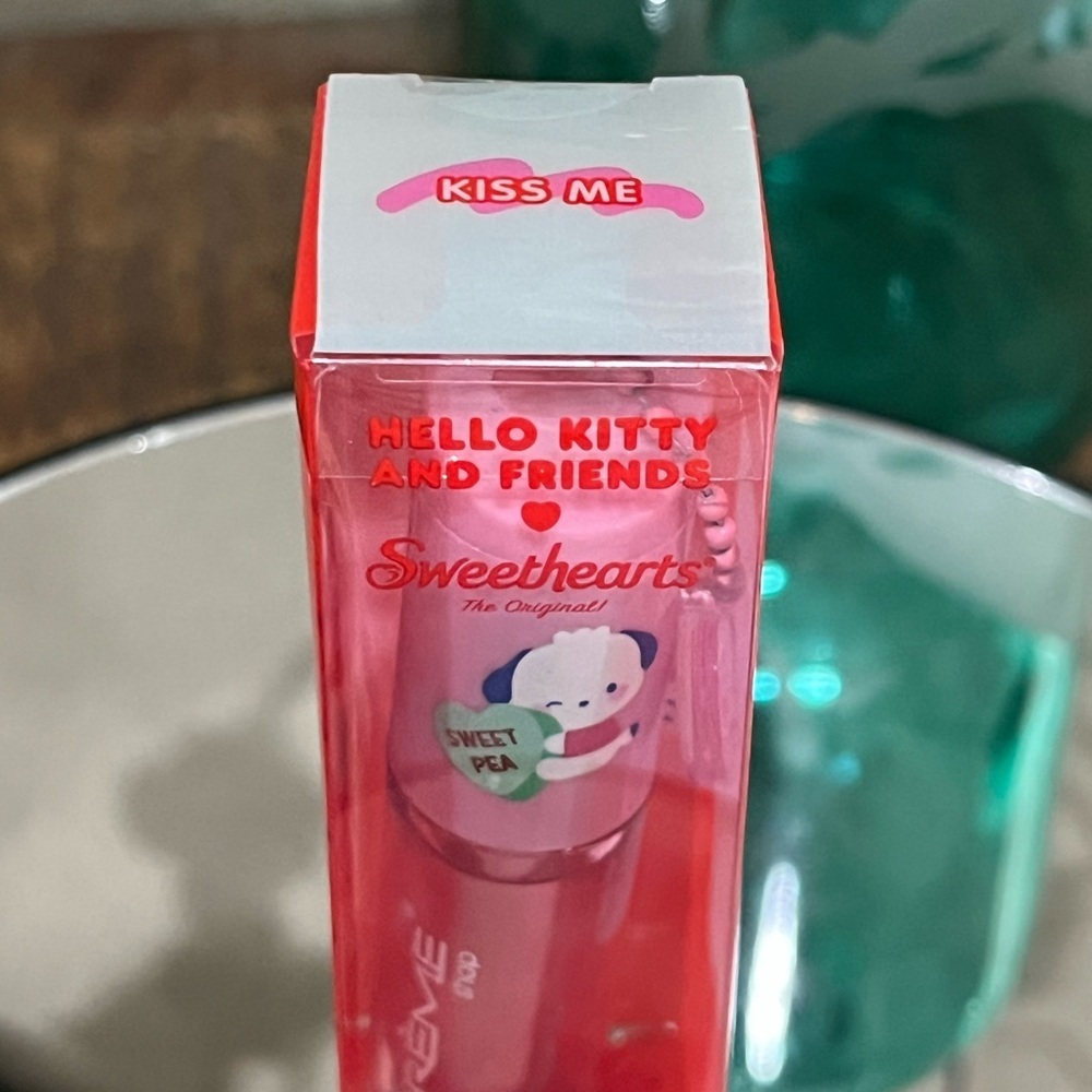 The Creme Shop x Hello Kitty Sweethearts Lip Oil in Kiss Me, new! - Picture 3 of 6